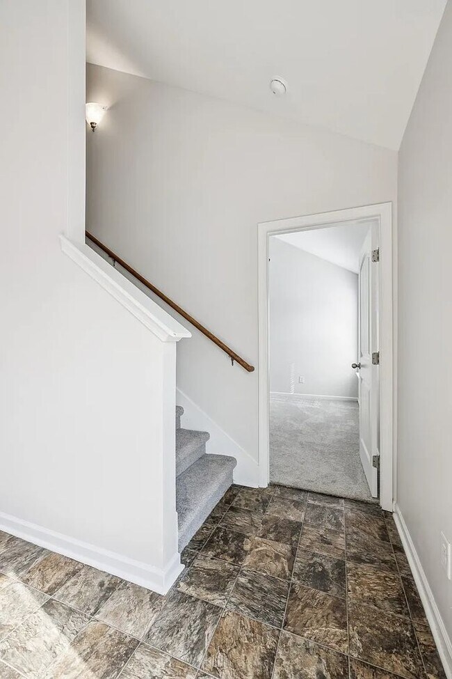 Building Photo - 1067 Muna Ct