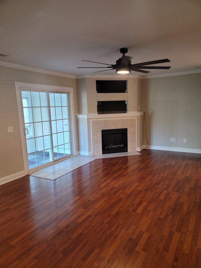 Living room - 2051 Cambria Dr