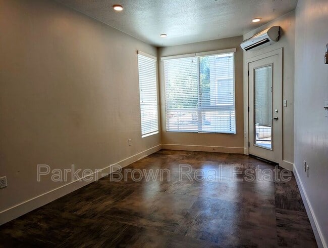 Building Photo - 965 S 200 W