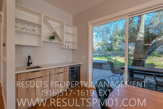 Building Photo - Stunning luxury custom home! 4 bedrooms heart of Fairoaks