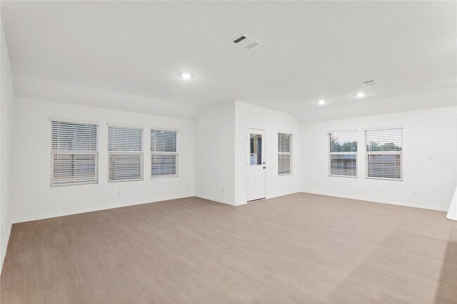 Building Photo - 161 Keefer