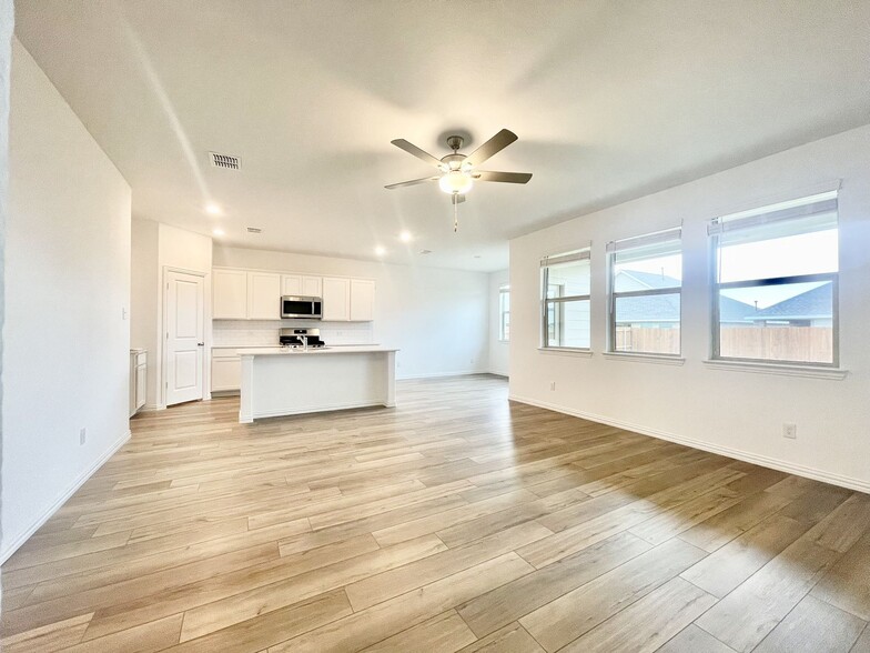 Building Photo - 1217 Sassafras Dr