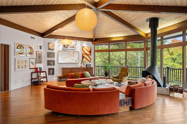 Building Photo - 2720 N Fillmore St