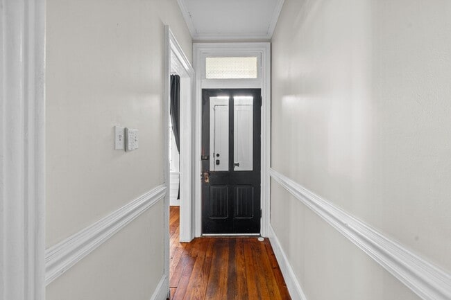 Building Photo - Spacious 4 Bedroom on Cumberland St