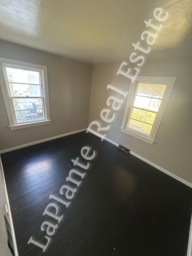 Building Photo - Charming 2-Bedroom Home in West Toledo – Updated and Move-In Ready!