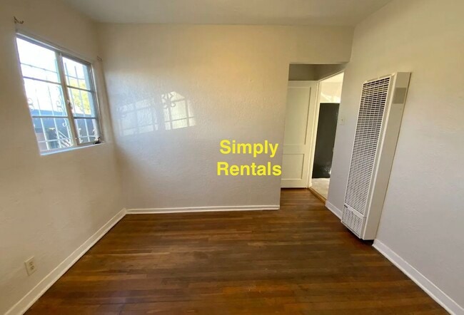 Building Photo - 208 University Blvd SE