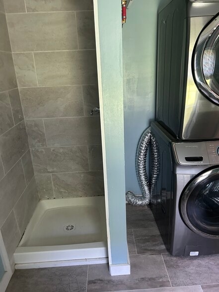 Building Photo - 516 Adams St