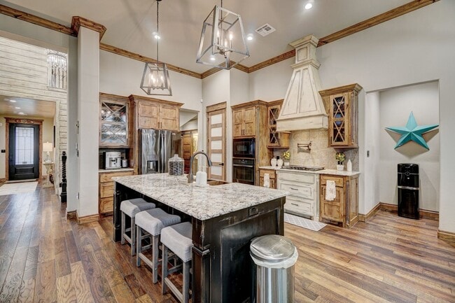 Building Photo - 4009 NE Realtree Dr