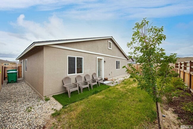 Building Photo - 698 Valmy Dr