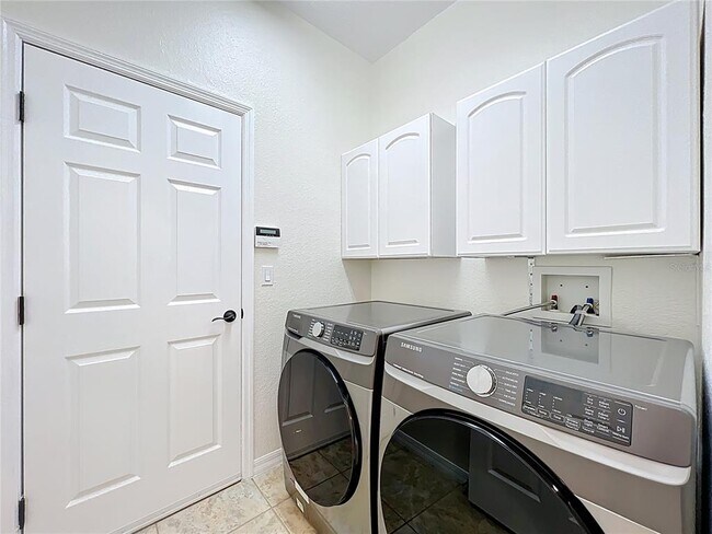 Building Photo - 10817 Masters Dr