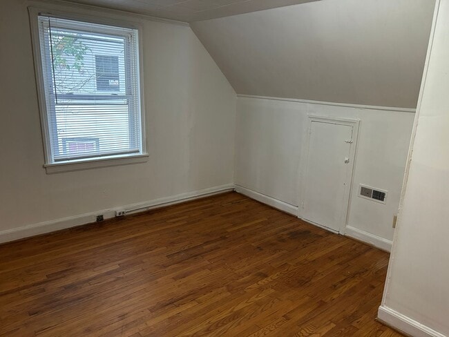 Building Photo - 1005 Nancy Ln SE