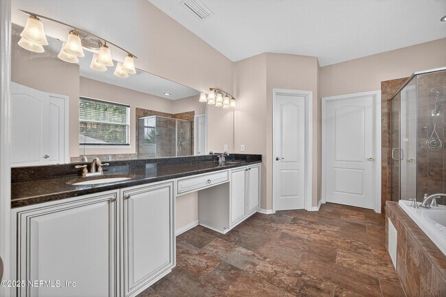 Building Photo - 13725 Devan Lee Dr N