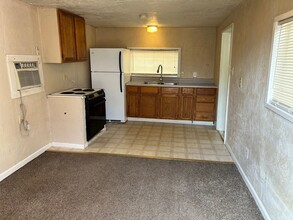 Building Photo - Great Studio, Available Now!