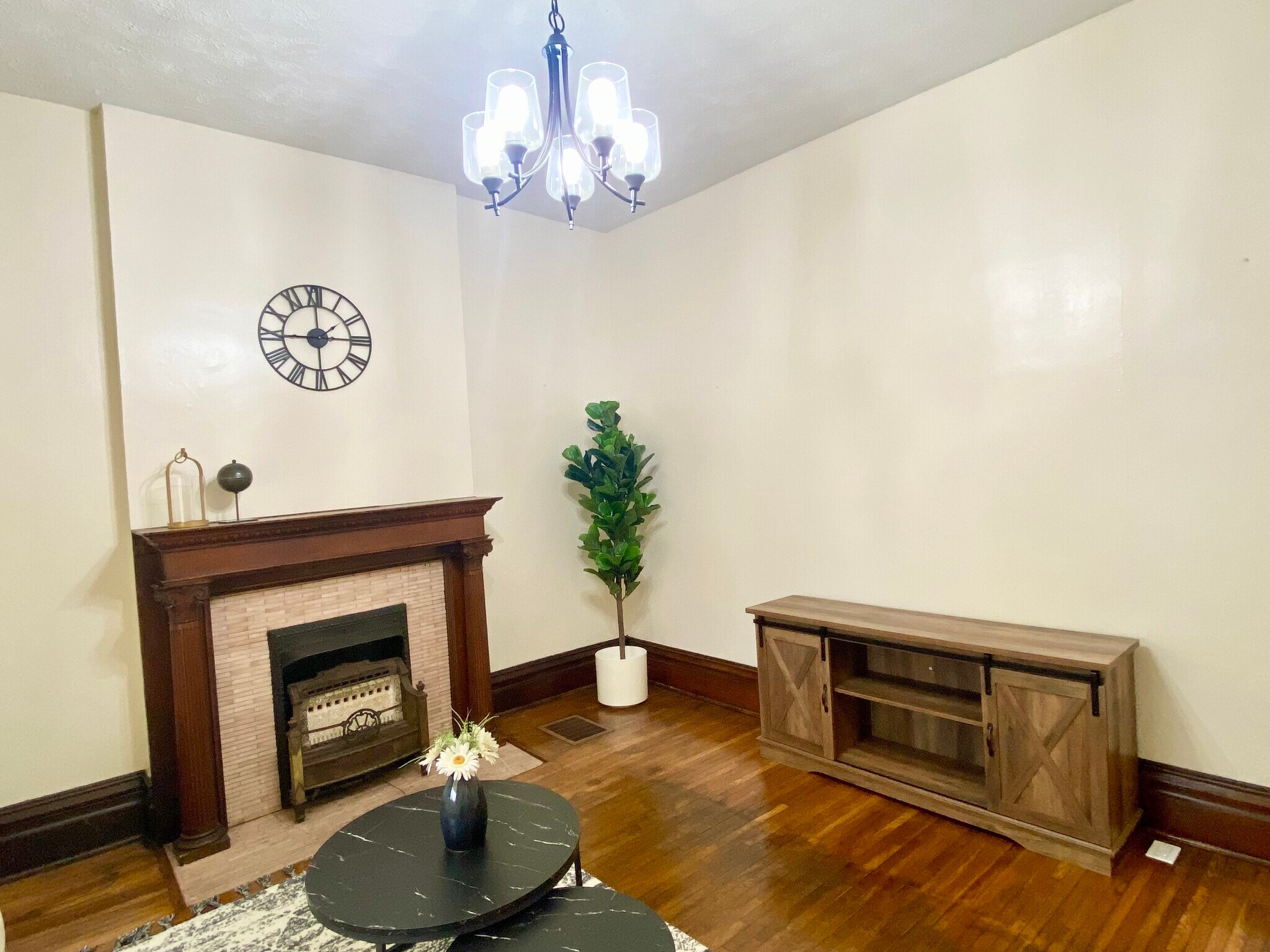 Living room - 1374 Neil Ave