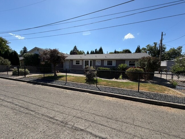 Building Photo - 3 Bedroom on Large corner lot!