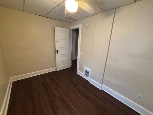 Building Photo - 65 Schubert St