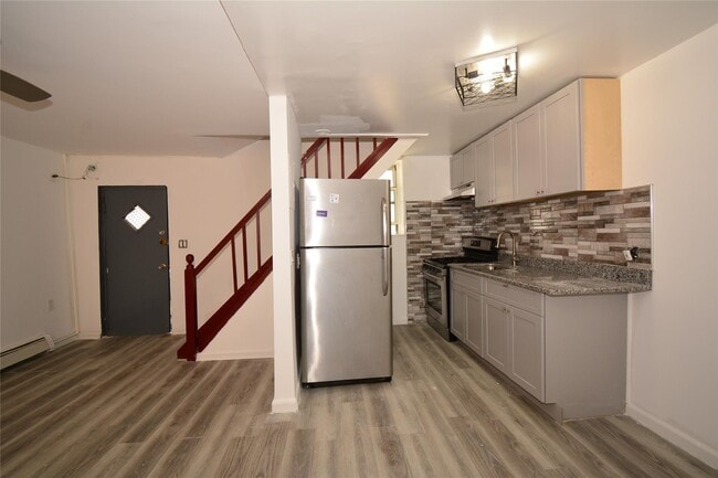 Building Photo - 976 Greene Ave
