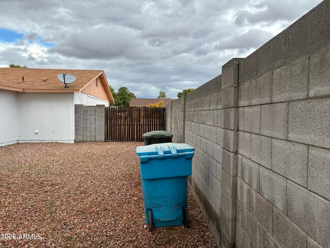 Building Photo - 4831 W Juniper Ave