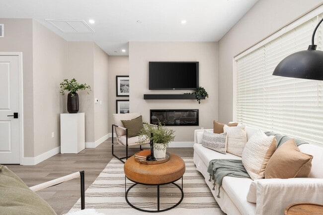 Building Photo - 2806 E Alluvial Ave