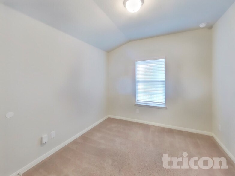 Building Photo - 13538 Paxton Blvd