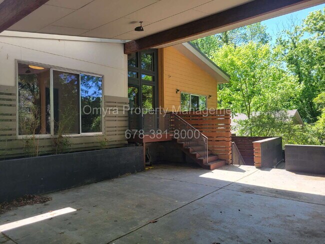 Building Photo - Luxurious 4 bedroom house in Atlanta!