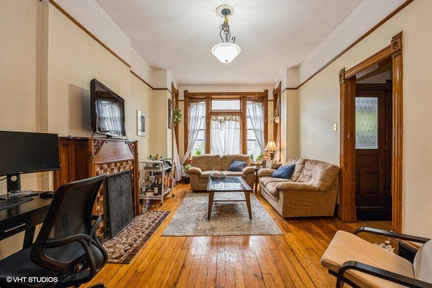 Primary Photo - 716 W Briar Pl
