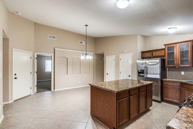 Building Photo - Immaculate Eastside 4-bedroom home in El P...