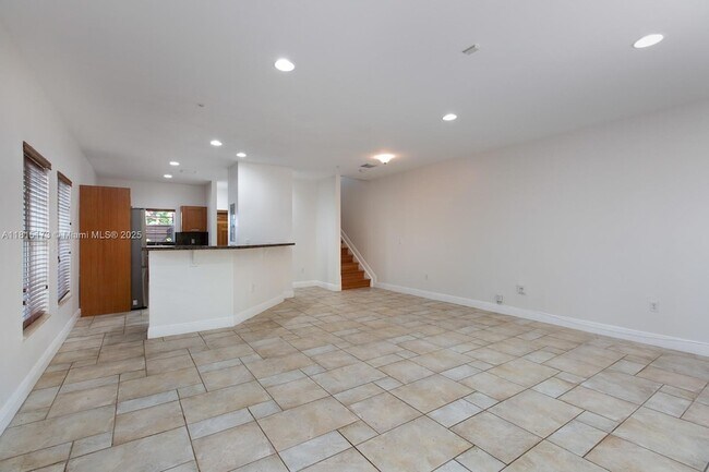 Building Photo - 2913 SW 30th Ct