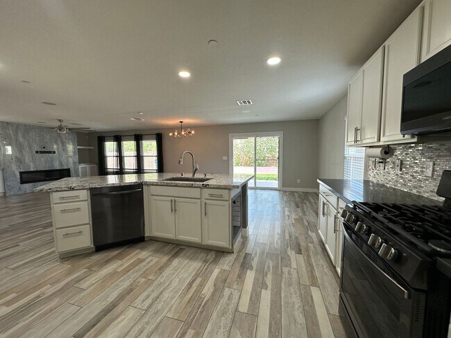 Building Photo - 7758 Meng Ct