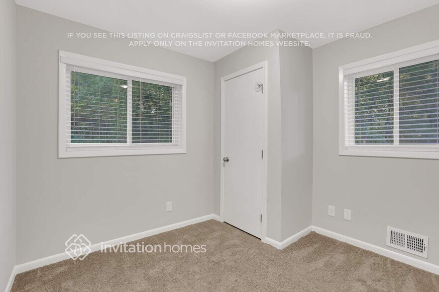 Building Photo - 2833 Altaview Dr SE