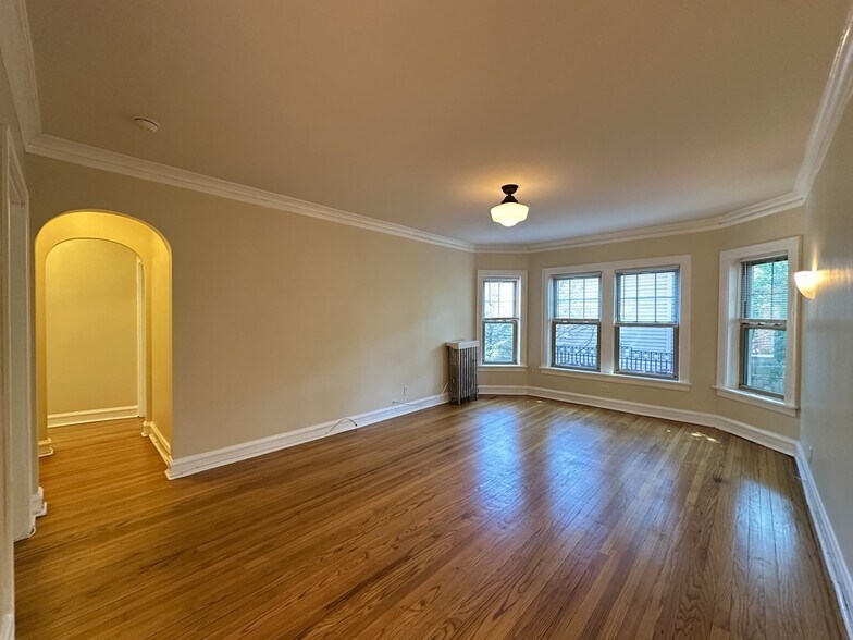 Building Photo - 912 Crain St