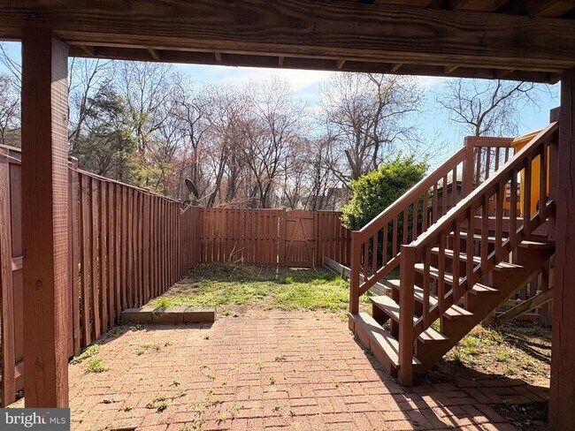 Building Photo - 2120 Commissary Cir