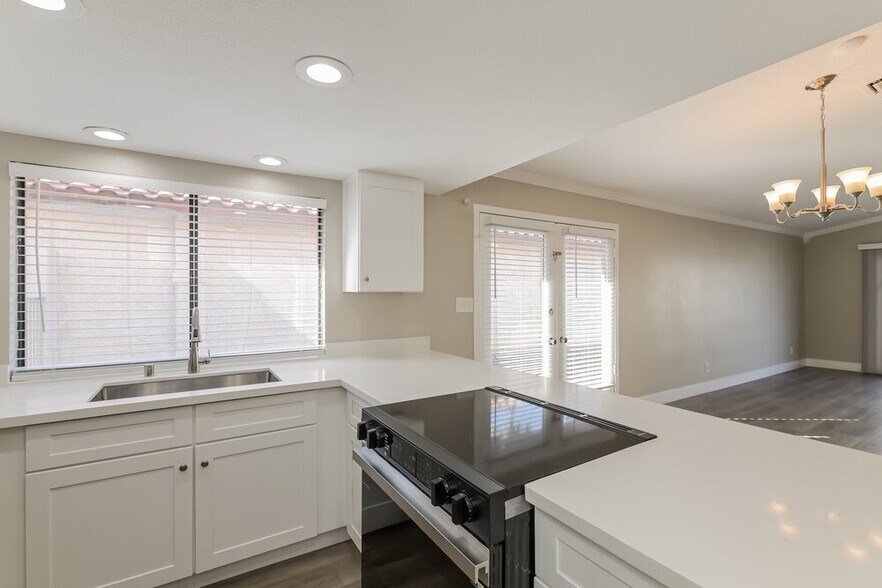 Building Photo - 7700 Blackbird Ave