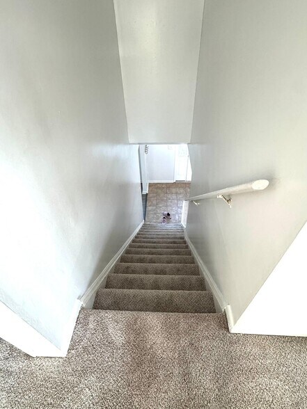 Building Photo - 725 Alder Cir