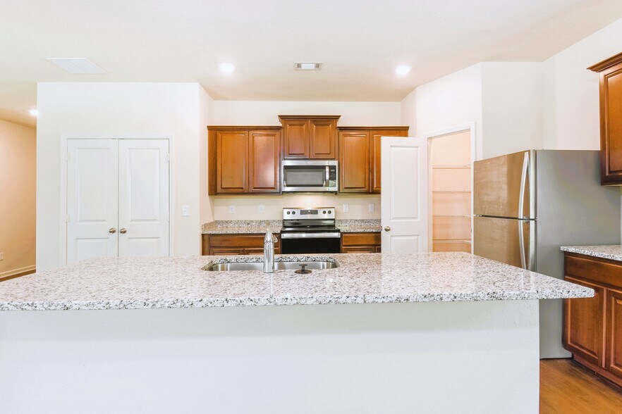 Building Photo - 138 Innis Brk Cir