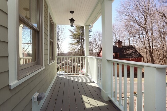 Building Photo - 12 Warren Ave