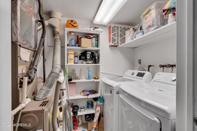 Building Photo - 8 Fern Ct