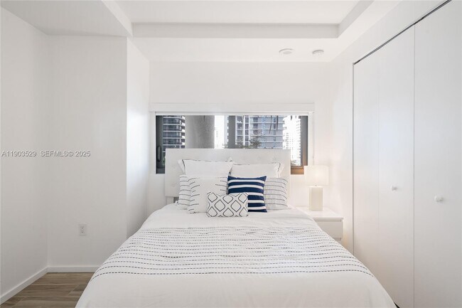 Building Photo - 801 S Miami Ave