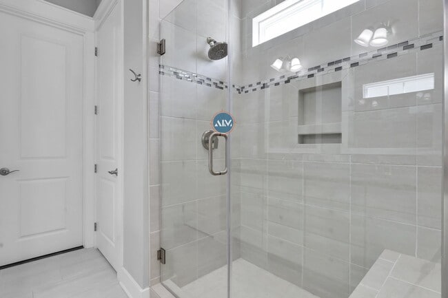 Building Photo - Beautiful custom home in Hampton Lake!
