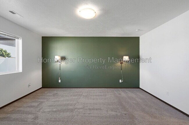 Building Photo - 10326 W Salmonberry