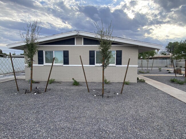 Building Photo - 1325 N 48th St