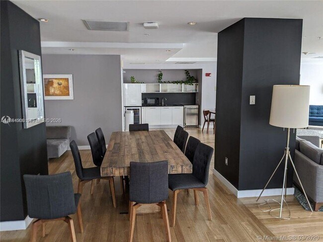 Building Photo - 133 NE 2nd Ave