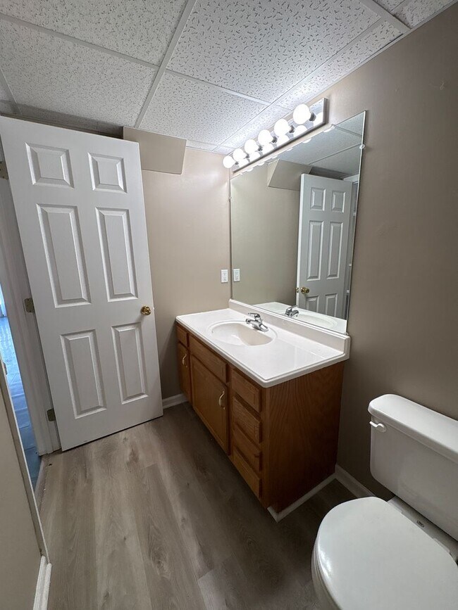 Building Photo - Beautiful 2 Bedroom Home with Spacious Bonus Room!