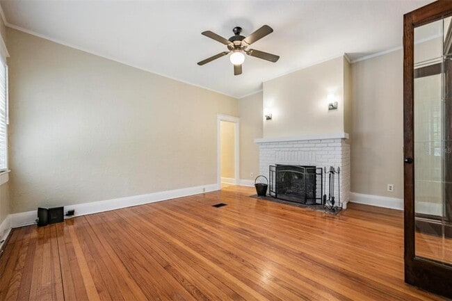 Building Photo - 1000 E Crenshaw St