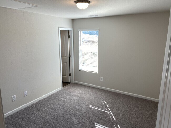 Building Photo - 3 Bedroom Wiggins Village