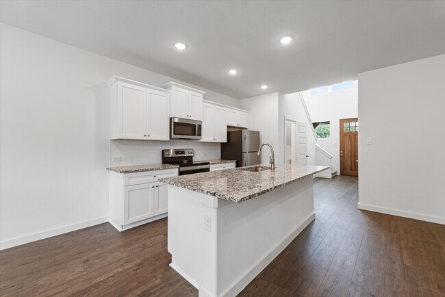 Building Photo - 1207 Chestnut Ct