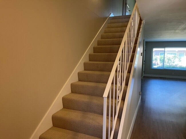Building Photo - 2 bedroom, 2.5 bath 2 story condo now avai...