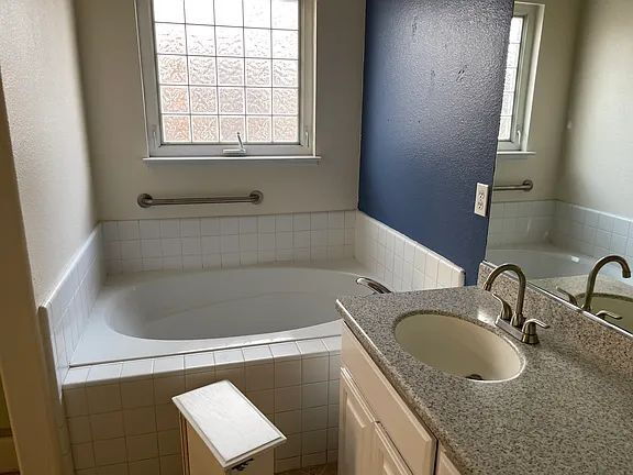 Building Photo - Freshly painted home with newer appliances. Quiet neighborhood near parks, shopping and schools.