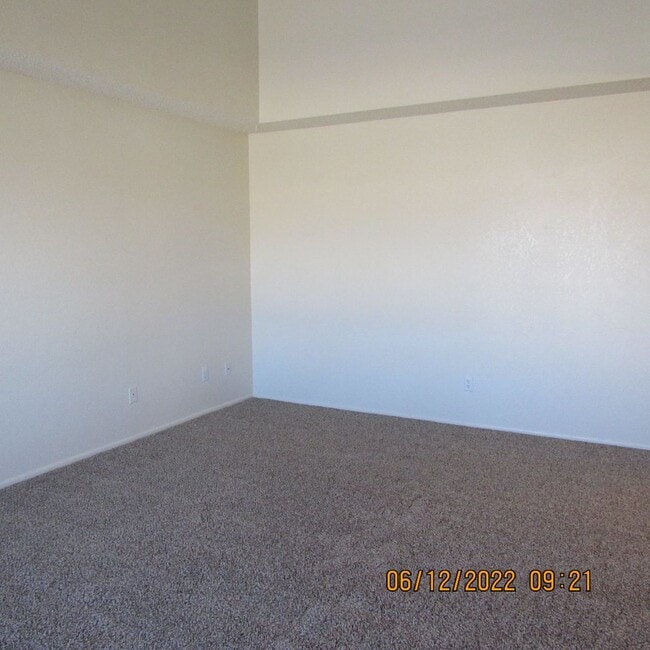 Building Photo - 3590 Clearwater Dr