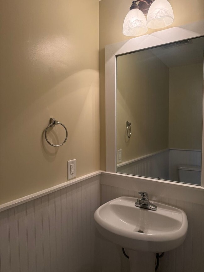 Building Photo - 1830 Candlewood Court #208